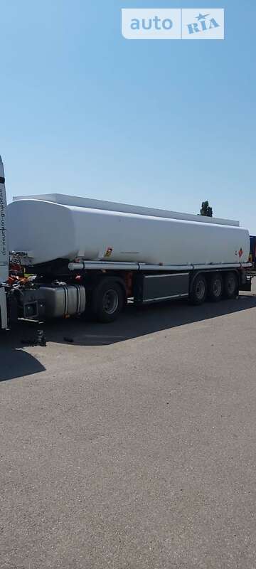 Цистерна полуприцеп Kassbohrer STB 1992 в Киеве