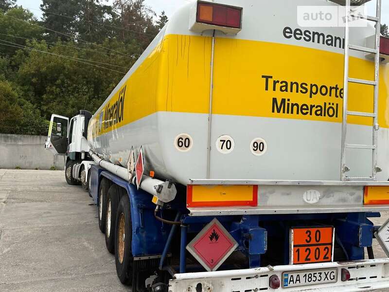 Цистерна полуприцеп Kassbohrer STB 1992 в Киеве