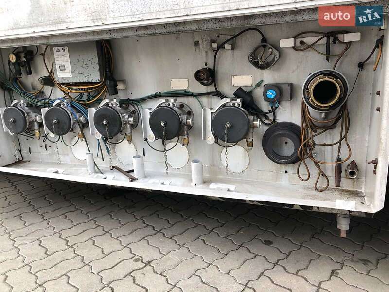 Цистерна полуприцеп Kassbohrer STB 1999 в Калуше