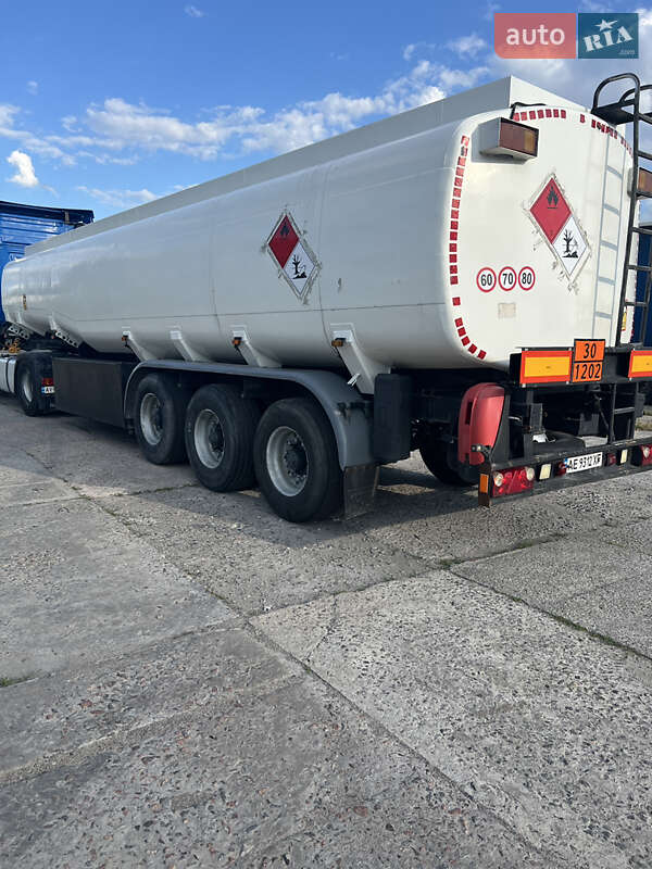 Цистерна Kassbohrer STB 1991 в Києві