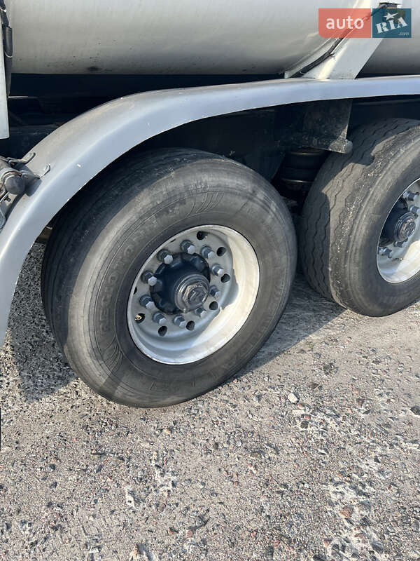 Цистерна Kassbohrer STB 1991 в Києві