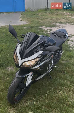 Спортбайк Kawasaki EX 300 2014 в 