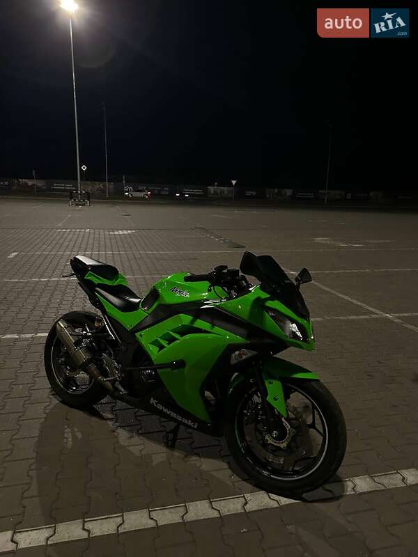 Спортбайк Kawasaki EX 300 2014 в Киеве