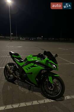 Спортбайк Kawasaki EX 300 2014 в 