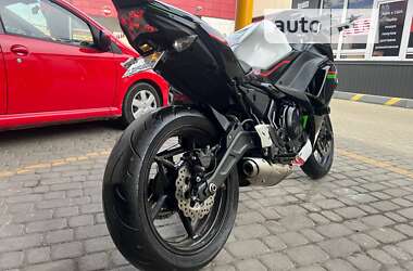 Спортбайк Kawasaki EX 650 2022 в 