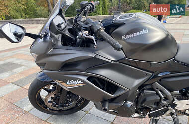 Спортбайк Kawasaki EX 650 2022 в 