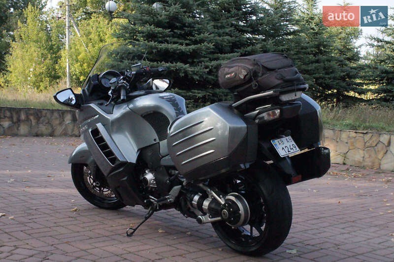 Kawasaki GTR 1400 2011