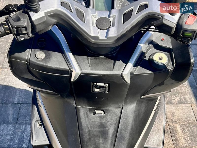 Макси-скутер Kawasaki J 300 2014 в Киеве