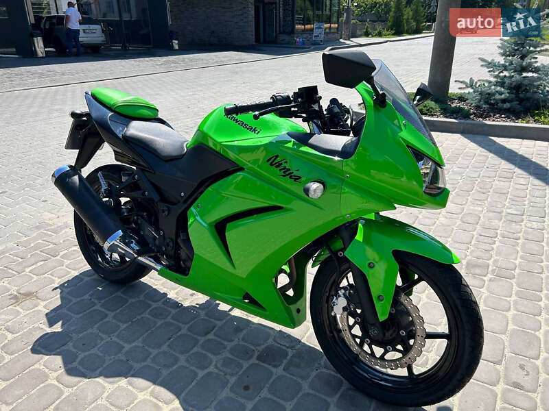 Спортбайк Kawasaki Ninja 250R 2011 в Новояворівську