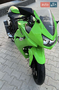Спортбайк Kawasaki Ninja 250R 2011 в 