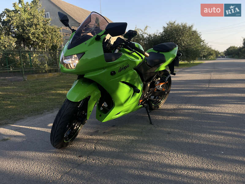 Міні спорт Kawasaki Ninja 250R 2008 в Рафалівці фото Міні спорт Kawasaki Ninja 250R 2008 в Рафалівці