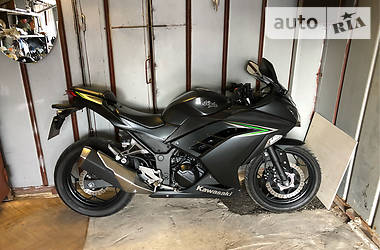 Спортбайк Kawasaki Ninja 300 2018 в 