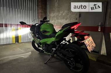 Мотоцикл Спорт-туризм Kawasaki Ninja 400 2024 в 