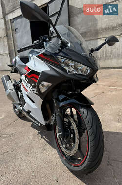 Мотоцикл Без обтекателей (Naked bike) Kawasaki Ninja 400 2020 в 