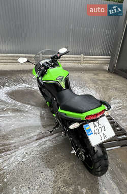 Спортбайк Kawasaki Ninja 400 2012 в 