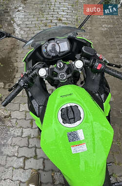 Спортбайк Kawasaki Ninja 400 2018 в 