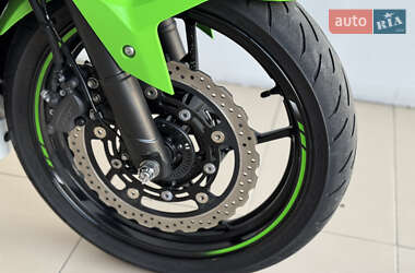 Спортбайк Kawasaki Ninja 400 2022 в 