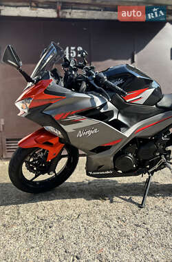 Мотоцикл Спорт-туризм Kawasaki Ninja 400 2018 в 
