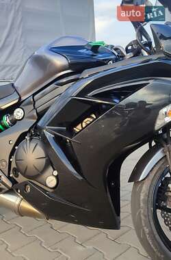 Спортбайк Kawasaki Ninja 400 2018 в 