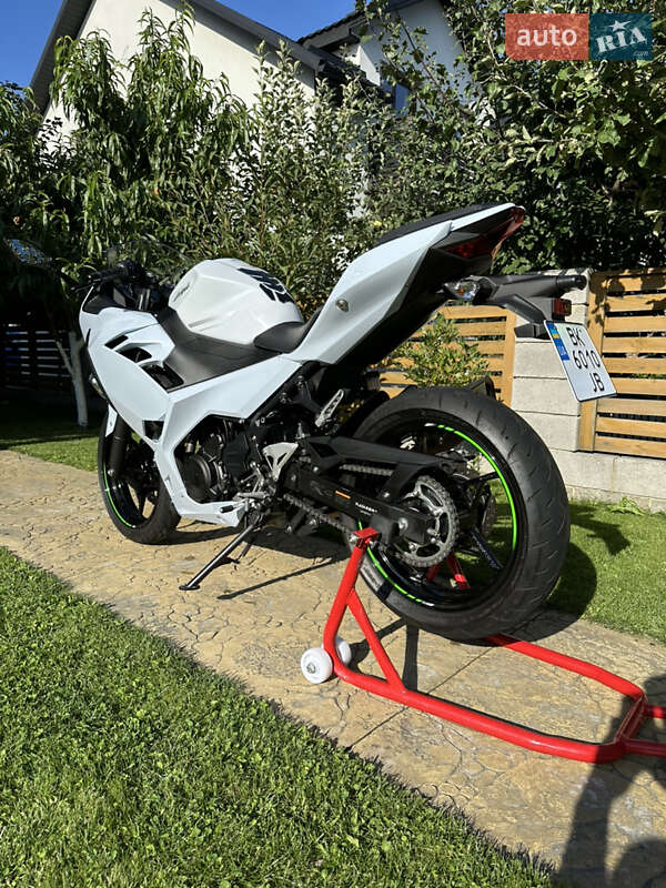 Спортбайк Kawasaki Ninja 400 2023 в Рівному