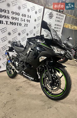 Мотоцикл Спорт-туризм Kawasaki Ninja 400 2018 в 