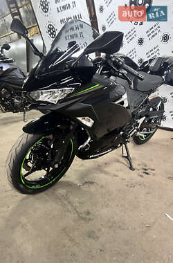 Мотоцикл Спорт-туризм Kawasaki Ninja 400 2018 в 