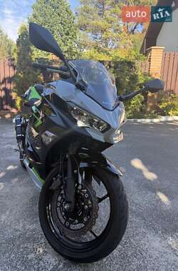 Спортбайк Kawasaki Ninja 400 2019 в 