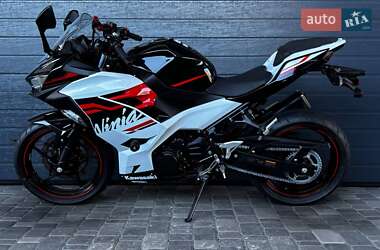 Мотоцикл Без обтекателей (Naked bike) Kawasaki Ninja 400 2020 в 