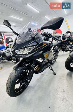 Спортбайк Kawasaki Ninja 400 2019 в 
