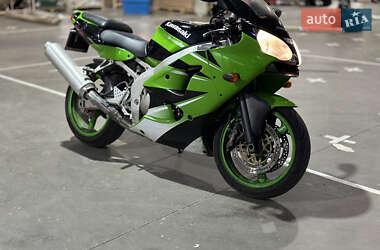 Спортбайк Kawasaki Ninja 600 ZX-6R 2000 в 
