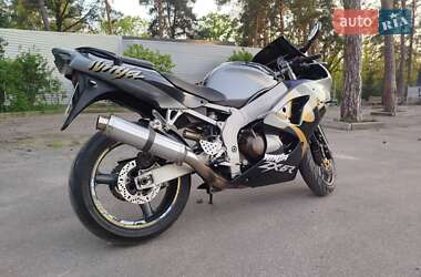 Спортбайк Kawasaki Ninja 600 ZX-6R 2001 в 