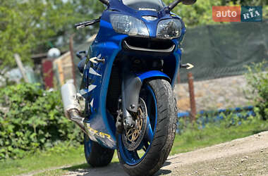 Спортбайк Kawasaki Ninja 600 ZX-6R 2001 в 