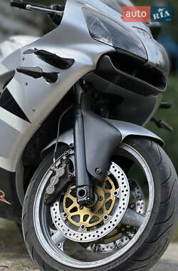 Спортбайк Kawasaki Ninja 600 ZX-6R 2001 в 