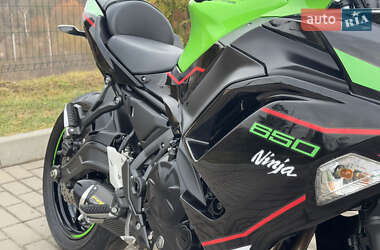 Мотоцикл Спорт-туризм Kawasaki Ninja 650 2022 в 