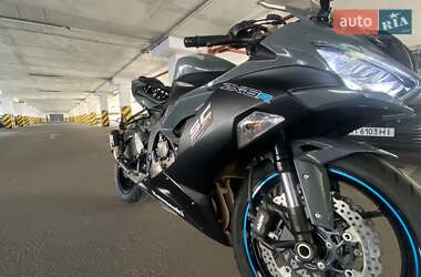 Спортбайк Kawasaki Ninja ZX-6R 2022 в 
