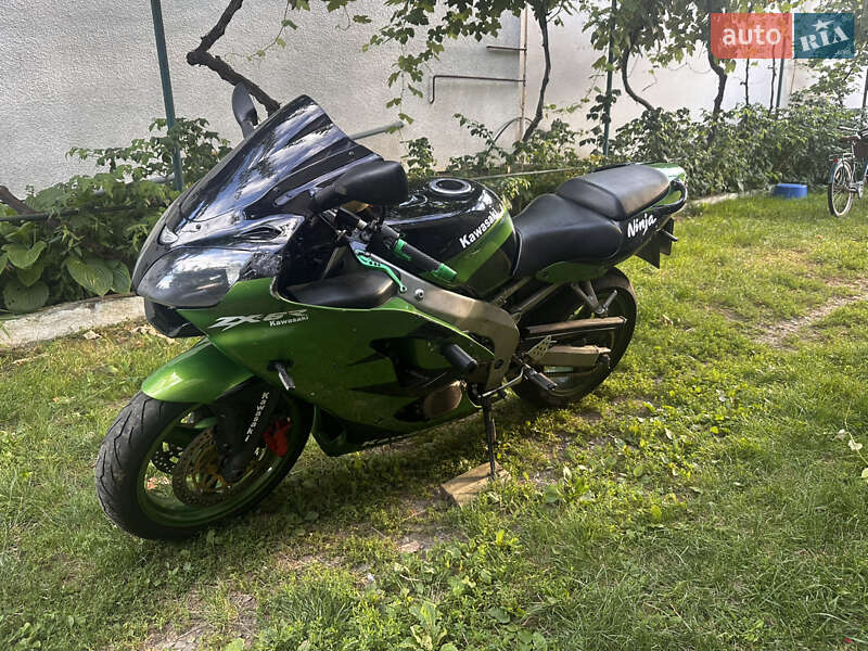 Спортбайк Kawasaki Ninja ZX-6R 2001 в Ужгороді фото 4 Спортбайк Kawasaki Ninja ZX-6R 2001 в Ужгороді