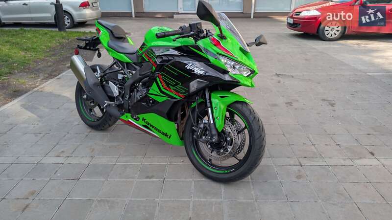 Спортбайк Kawasaki Ninja 2024 в 