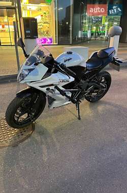 Спортбайк Kawasaki Ninja 2016 в Киеве