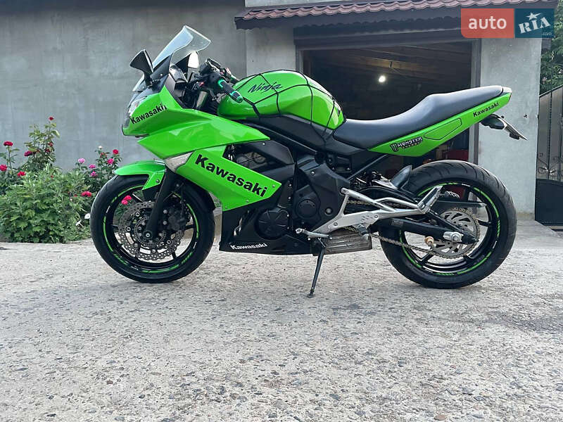 Мотоцикл Спорт-туризм Kawasaki Ninja 2011 в Сарате