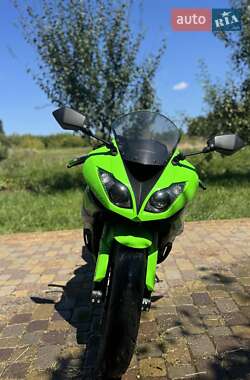 Спортбайк Kawasaki Ninja 2012 в 