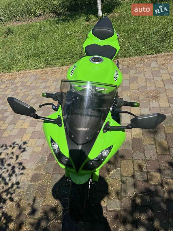 Спортбайк Kawasaki Ninja 2012 в Киеве фото 14 Спортбайк Kawasaki Ninja 2012 в Киеве