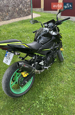 Спортбайк Kawasaki Z 400 2020 в 