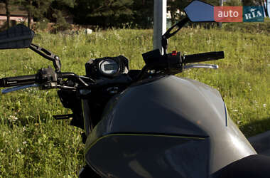 Спортбайк Kawasaki Z 750R 2004 в 