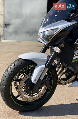 Мотоцикл Без обтекателей (Naked bike) Kawasaki Z 800 2013 в 