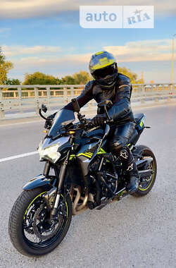 Спортбайк Kawasaki Z900 2020 в 