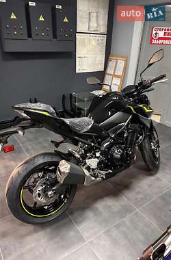 Мотоцикл Без обтекателей (Naked bike) Kawasaki Z900 2024 в 