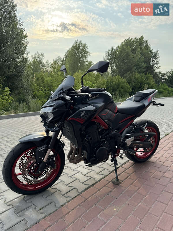 Мотоцикл Без обтекателей (Naked bike) Kawasaki Z900 2021 в Киеве