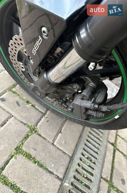 Мотоцикл Без обтекателей (Naked bike) Kawasaki ZR 2009 в 