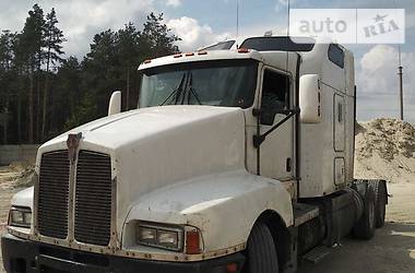 Тягач Kenworth Т-600 2003 в 