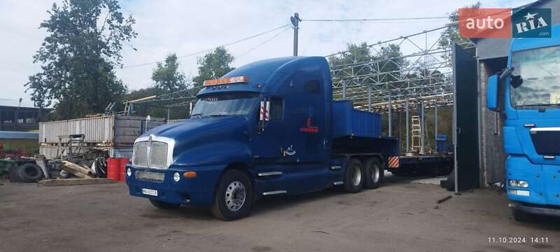 Тягач Kenworth T2000 2003 в 